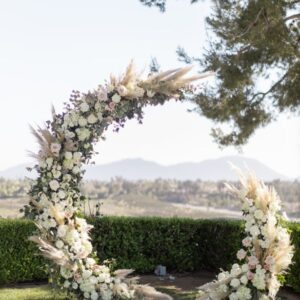 Alquiler decoración para boda medio aro de flores blancas bautizo baby shower o primera comunión
