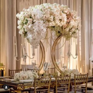 Alquiler centro de mesa monumental dorado con arreglo de flores de seda gigante para boda de lujo
